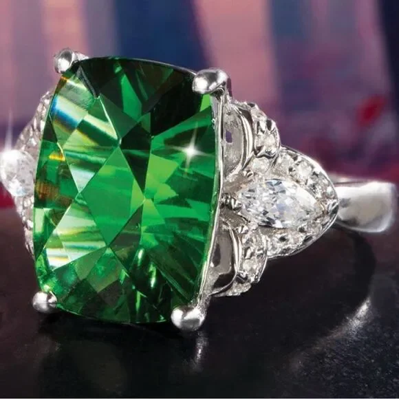 💚 NEW Elegant Emerald Green Crystal Gemstone Silver Ring 💚 - Picture 3 of 4